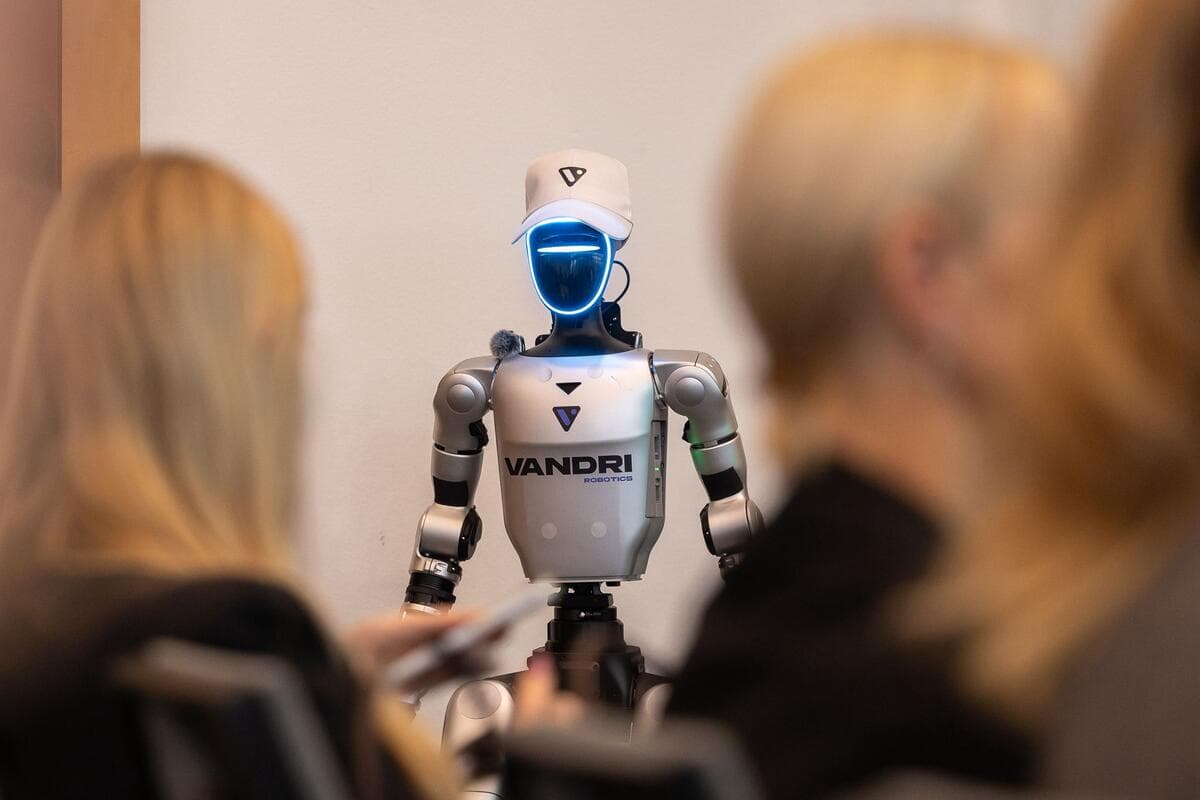 Jože - humanoidni robot Vandri Robotics